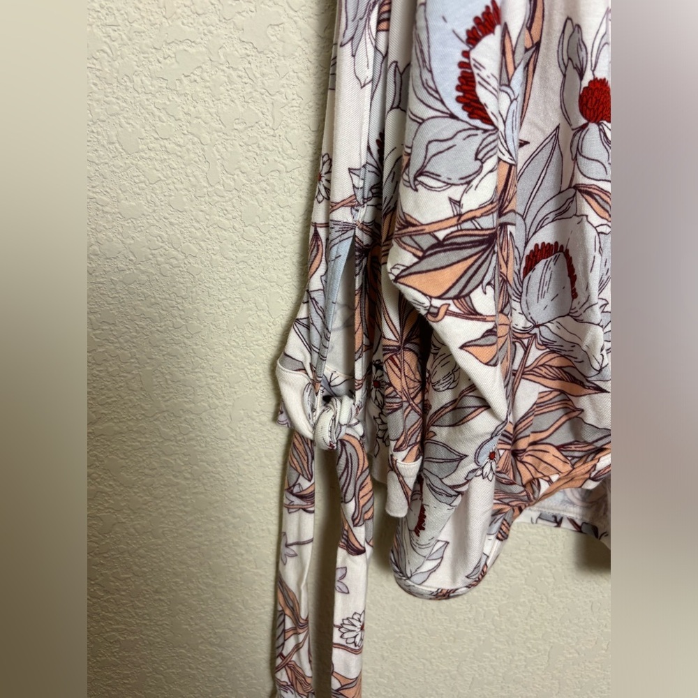 Free People Floral Blouse in White and Pink - Picture 4 of 11